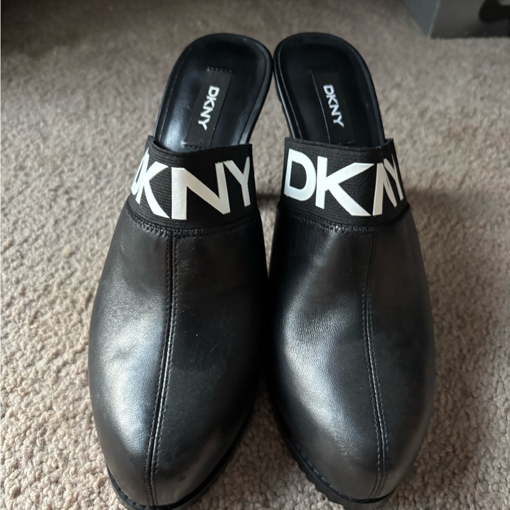 DKNY Black Leather Slip-Ons with Logo Band